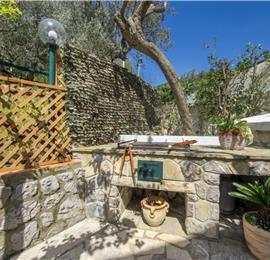 4 bedroom with pool and panoramic sea views near Serrento, sleeps 10